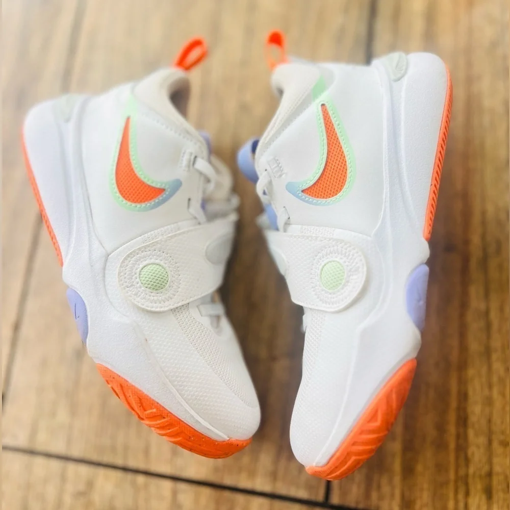 Nike Team Hustle D 11 (GS) White/Orange/Green Girl's Sneakers-Sizes 3Y like new